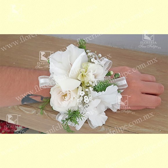 Corsage De Pulso Con Flor Combinada